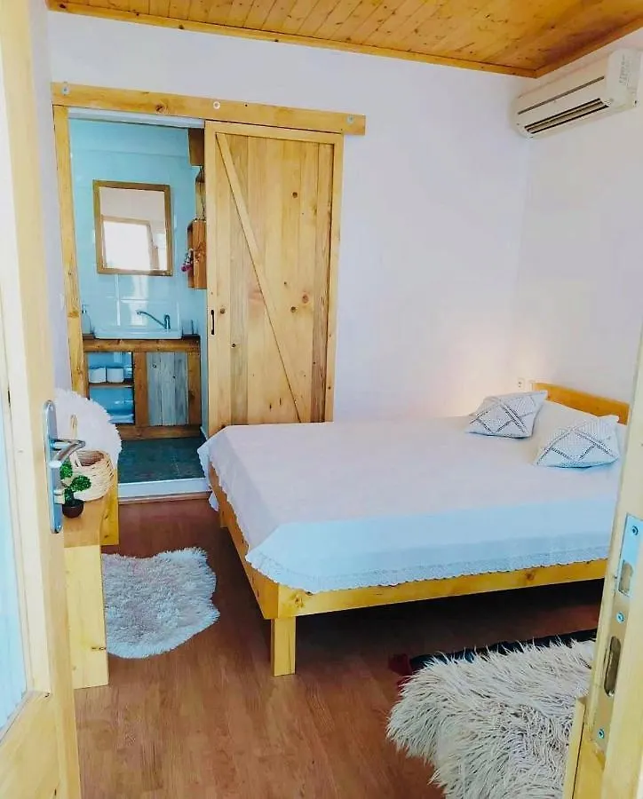 Tearra Guesthouse Gjirokaster