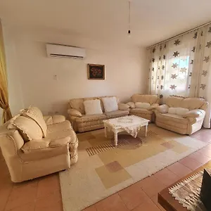 Spacious House With A Big Garden And Fire Pit , Tirana Albanie